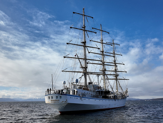 Парусник «Надежда» прошел более 11 тысяч морских миль в навигацию 2025 года