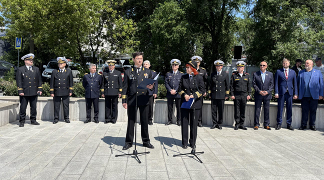 Директор Дальневосточного бассейнового филиала принял участие в торжественном мероприятии, посвященном проводам ПУС «Надежда»