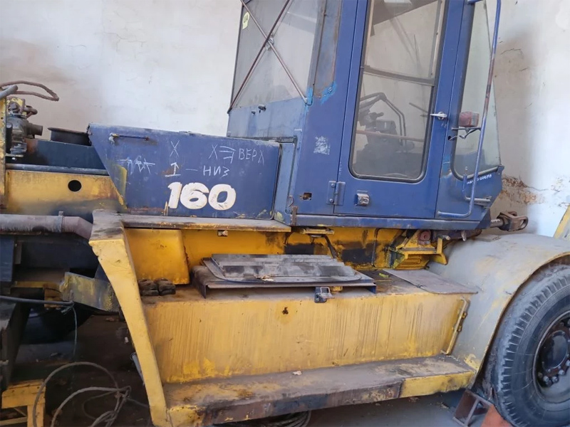 Дизельный погрузчик KOMATSU FD-160 Дизельный погрузчик KOMATSU FD-160