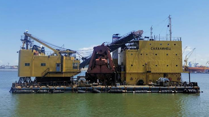 Несамоходный грейферный земснаряд «Сахалинец»